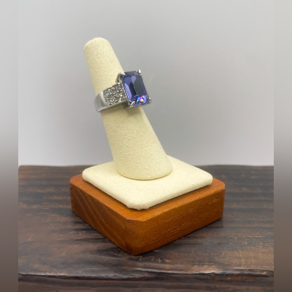 Stunning Simulated Tanzanite in Stainless Steel Setting - Picture 6 of 13